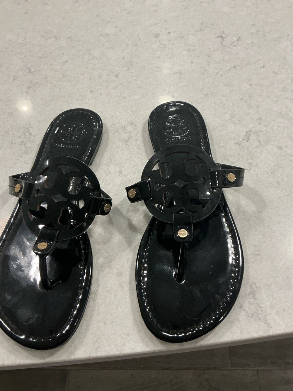 Tory BurchBlack Patent Logo Toe-Post Sandals no box price reflect